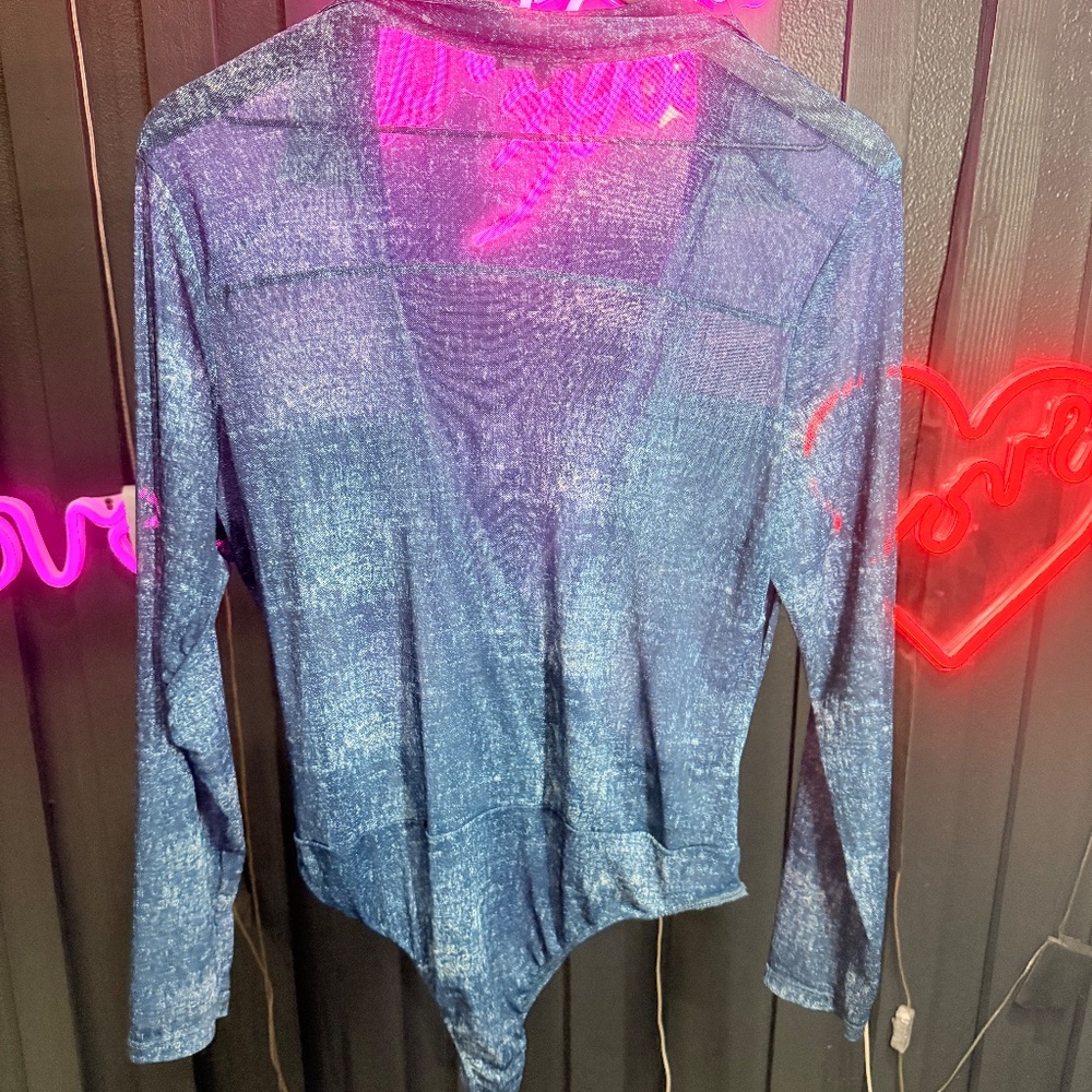 IRIS Sheer Mesh Crossover Bodysuit with Pockets Size 1X - Picture 5 of 5